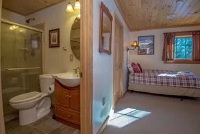 New listing - Beautiful Spacious Custom Log Cabin. - Image 5