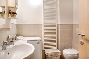 Apartamento 'Casa Sul Fiume' com vista para a montanha, varanda e acesso Wi-Fi - Image 3