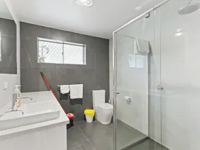 Rest easy in this cozy, quiet and secure, 2 bedroom unit in Payneham South with no stairs. Linen hire included + Aircon throughout. Easy free parking & wifi too! - Image 5
