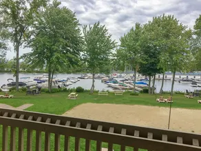Lake view w/pools, hot tub & sauna!  Walk to old Magog. 10min drive to Mt Orford - Image 5