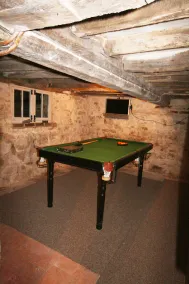 Period Farm House 4 poster beds, cinema, wood fires, slipper bath, AGA - Image 2