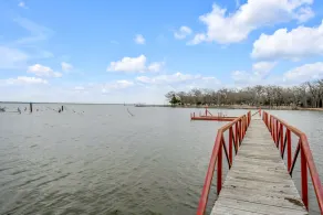 WATERFRONT home in Lake Tawakoni - Image 2