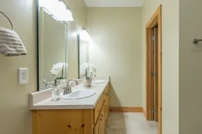 Swiss Pine Lodge, Brand New Hot Tub+Fire-Pit, Grill, Mtn View, Game Room, WiFi! - Image 4