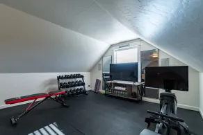 Luxurious 5-bedroom House - Convenient Location - Image 3