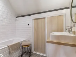 Chaumière rénovée avec jardin clos, proche de Guérande et des plages, idéale pour familles - Image 2