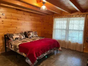River Road Hideout  PRIVATE RIVER ACCESS! Pet friendly - Image 3