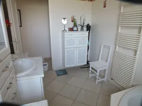 Maison Calme, au Cœur D'une Campagne Verdoyante - Image 3