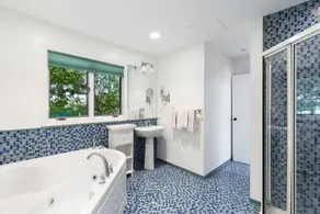 OVERSIZED BEACH COTTAGE - Image 2