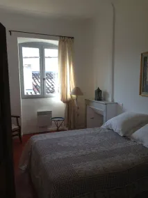 Appartement de deux chambres de charme au cœur de Lourmarin. Très bien situé - Image 4