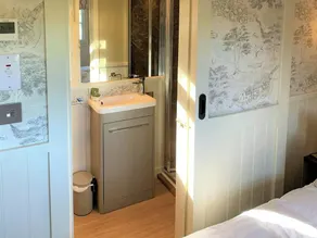 1 bedroom accommodation in Lamerton - Image 4