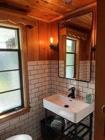 Private Lakefront Cottage on North Shore Sand Point. - Image 3