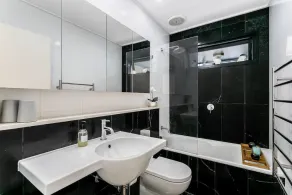 Neutral Bay- HOLDS Holdsworth Street - Stylish 2BR with Leafy Deck Modern Charm Near Neutral Bay Ferry - Image 2