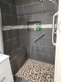 Casa espaciosa de 2 habitaciones | Wi-Fi rápido | Estacionamiento gratuito - Image 2