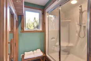 Chalet en Bois Rond Avec Spa, Sauna et Hammam - Image 5