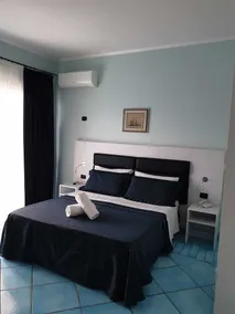 Two bedroom suite apartment with private equipped terrace - Image 5