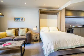 Cocoa Suites 56 - sleeps 2 guests with parking - Image 4