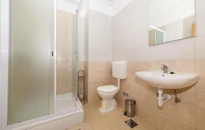 2 Bedroom Stunning Apartment In Divulje - Image 5