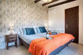 Holiday Apartment \"Charissa\" with Sea View, Shared Pool & Wi-Fi - Image 4