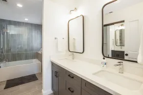Luxury Living at the Beach - Image 2