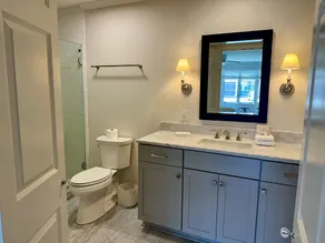 Walk to Beach! Quiet, Updated Main Floor Condo, Monthly Rental! - Image 3
