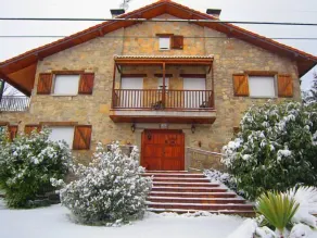 Rural House (Full Rental. 6 rooms with bathroom) 12 pax in GREDOS. - Image 4