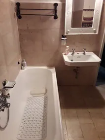 Casa con piscina situata in montagna e vicina al mare. - Image 3