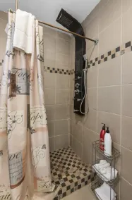 AV   Bungalows    #8 - Image 3