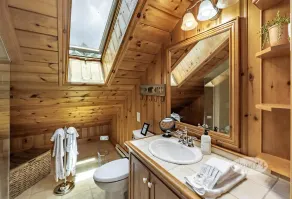 A Family Affair! Unique 3 cottage property on Lake Muskoka! - Image 2
