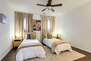 4BR Griffin Home | Walk Downtown | Large Driveway - Image 5