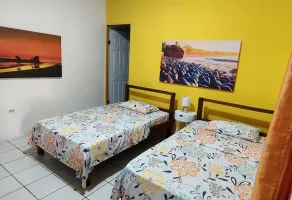 WHOLE HOUSE RENTAL for groups of 4-8 people, less than1 minute walk to the beach - Image 2