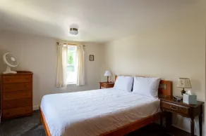 Lowell's Cove Cottage - Quaint 2BR Cottage short walk away from Lowell's Cove - Image 3