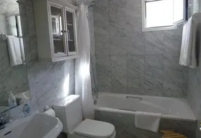 Frontline Beach Apartment - Image 2