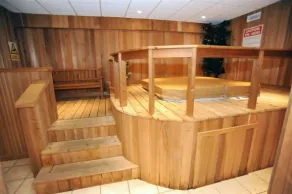 Near 4 Ski Areas & Story Land, Indoor & Outdoor Pools, Fitness, Super Clean - Image 4