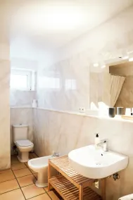 urraum Hotel - Image 3