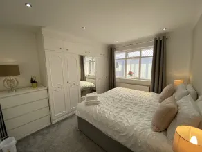 Luksus på et niveau, fuldt renoveret, splinternyt! - Image 5