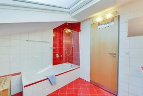 Bright Holiday Home “Muc City de Lux” with Balcony and Wi-Fi; Parking Available - Image 4