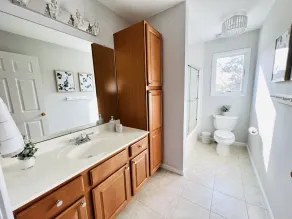 Gorgeous 5 bed, 4.5 bath just houses to the beach, sleeps 12! Amazing location! - Image 5