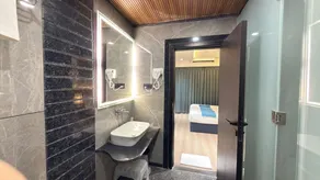 Skyearth Hotel - Image 3