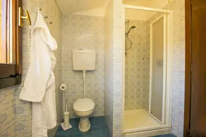 Spacious 4½-room apartment with 3 balconies, pool and children's pool - Image 3