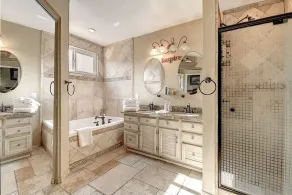 Perfect Location/Excellent Amenities/Wifi, Netflx, Amazon video and many more! - Image 5