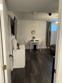 Cozy Suburban Retreat • Free Parking • Close to Montreal DownTown - Image 2