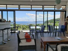 Pura Vista Hotel - Image 2