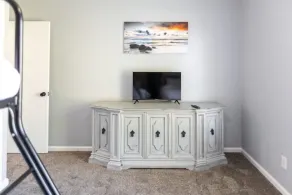 5 Bedroom House in Beautiful NW Bakersfield - Image 2