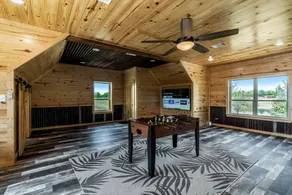 4 BR Farmhouse with Private Lake - Image 2