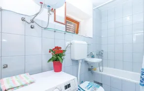 Three Bedroom Holiday Home In Oklaj - Image 4