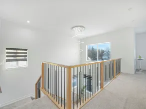Beautiful 4 bedroom home 5 minutes away from the movie theatre. - Image 4