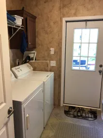 Cozy 3-bedroom LAKE home just minutes to Waterfall Hikes - Image 2