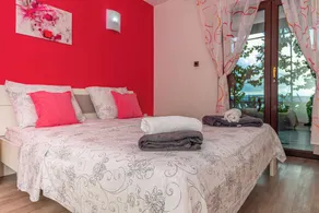 Holiday apartment with sea view and pool - Image 4