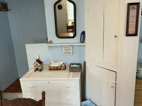 Historic Lakeside cottage close to downtown. - Image 2
