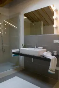 Apartamento en una granja en la aldea rural - Image 2